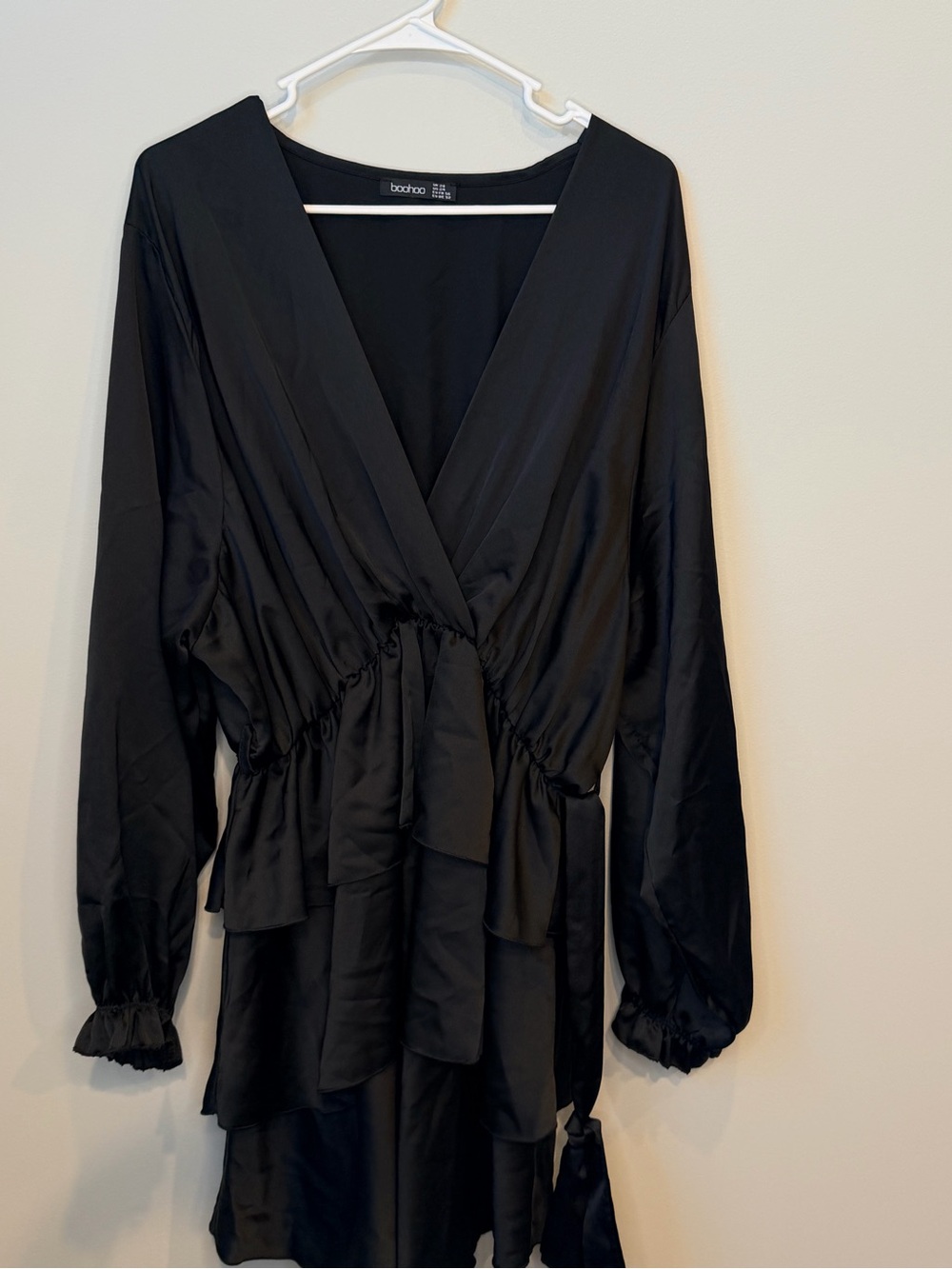 BOOHOO Satin Ruffle Tiered Skater Mini  Dress Long Sleeve V-Neck Plus Size 28